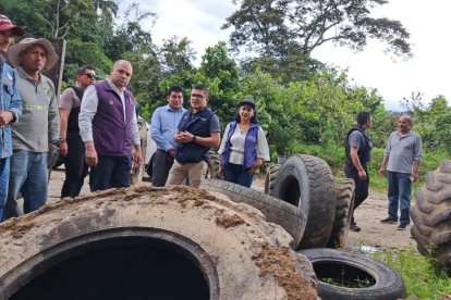 Juan Bernardo Sánchez, ministro de Salud, en Zamora Chinchipe. Revisó sitios en los que busca evitar la propagación de criaderos de mosquitos transmisores de enfermedades.