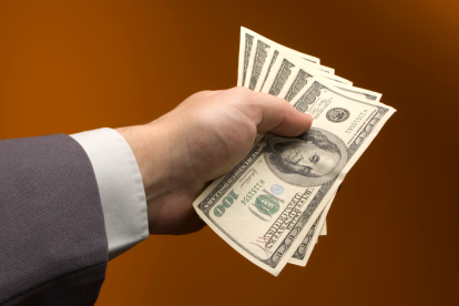 Gobierno de Ecuador amplía el Bono de los Mil Días a 160 mil beneficiarios y aumenta inversión social.