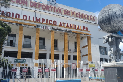 Según el alcalde de Quito, Pabel Muñoz, el estadio Olímpico Atahualpa fue revertido por la falta de mantenimiento y el riesgo para el público.