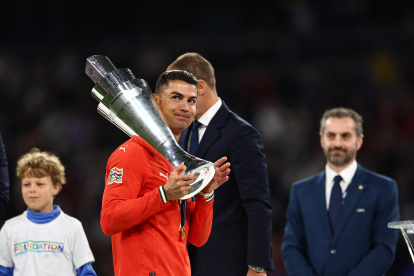 El astro portugués con el trofeo de la Nations League el domingo 8 de junio