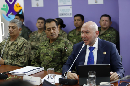 El ministro de Defensa Gian Carlo Loffredo fue ratificado en el cargo para el nuevo periodo del presidente Daniel Noboa