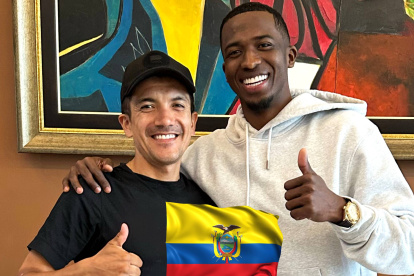 La foto de recuerdo del encuentro entre Richard Carapaz y Willian Pacho.