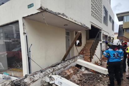 Tragedia en el norte de Quito: colapso de viga en vivienda deja un fallecido y dos heridos