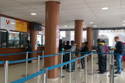 En el edificio del Municipio de Cuenca se puede realizar el pago de la patente de forma presencial.