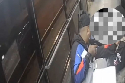 Dos delincuentes robaron el arma de dotación de un guardia del Corredor Sur Occidental.