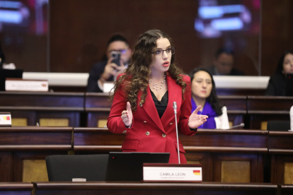 La presidenta de la Comisión de Biodiversidad Camila León fue la encargada de mocionar el archivo de la LOPDA.