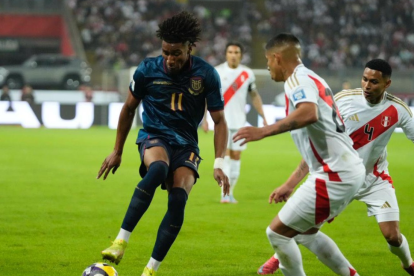 Perú y Ecuador se enfrentaron en el Estadio Nacional de Lima.