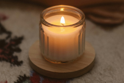 Uso de velas durante los cortes programados de energía eléctrica.