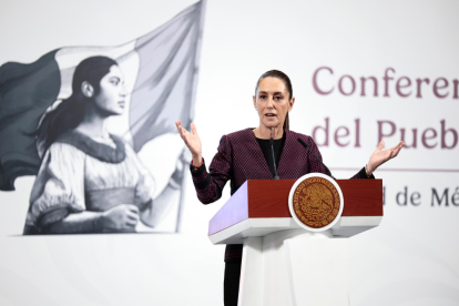 La presidenta de México, Claudia Sheinbaum, habla durante una rueda de prensa este miércoles, en el Palacio Nacional, en Ciudad de México