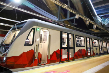 Este sistema de transporte permite a los habitantes de Quito moverse por la ciudad entre 15 estaciones.