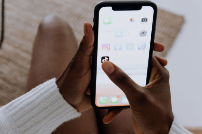 Con la actualización iOS 26 se integra una inteligencia avanzada, un diseño espectacular y mejoras en tus apps favoritas.