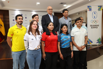 Parte del equipo de becarios que fue presentado por el Comité Olímpico Ecuatoriano.