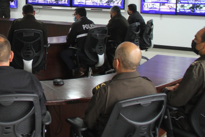 La vigilancia, los controles excesivos y otras tácticas policiales invasivas pueden crear un clima de miedo y sospecha.