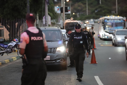 En el operativo se pidió la documentación a conductores de automóviles, motocicletas y se requisó a usuarios de buses de transporte público.