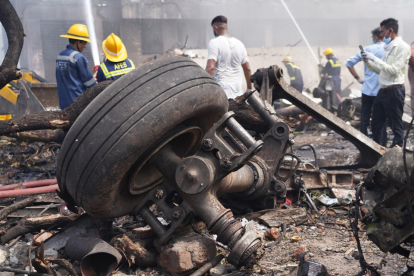 El Gobierno de la India admitió este jueves que el accidente del vuelo AI171 de Air India en la ciudad occidental de Ahmedabad, con 242 personas a bordo, ha resultado en una gran número de muertes, al afirmar que han "perdido a mucha gente" en la catástrofe.