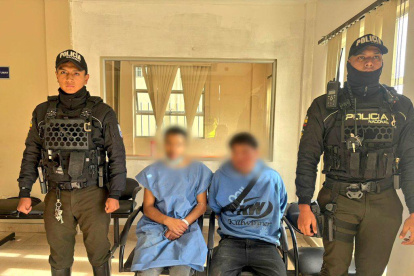 Dos hombres fueron detenidos tras una persecución policial que se registro durante la madrugada en Cuenca.