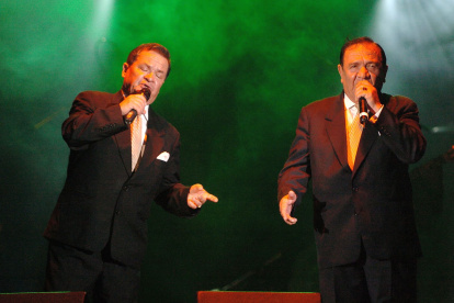 Presentación de los Hermanos Miño Naranjo.