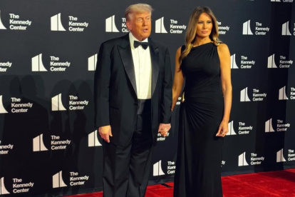 Donald Trump y Melania Trump en la alfombra roja del estreno del musical "Los Miserables’