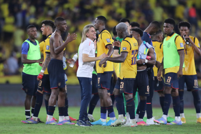 Jugadores de Ecuador luego del empate 0-0 ante Brasil en el estadio Monumental.