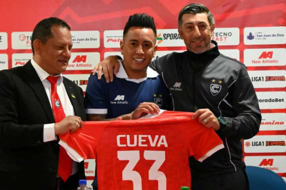 Christian Cueva mantendría contrato vigente con Cienciano, lo que representa un problema para Emelec