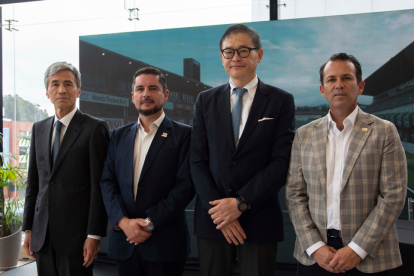 Keiichiro Morishita, embajador de Japón; José Miguel Arcos, gerente general Honda; Arata Ichinose; presidente Honda Sudamérica; y Juan Esteban Cornejo, gerente general Asiauto.