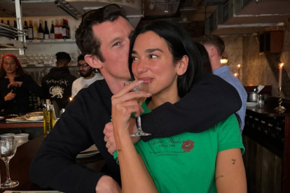 Dua Lipa y su pareja Callum Turner