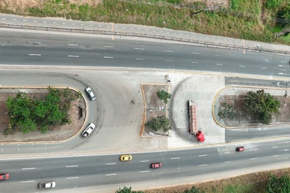Desde este 13 de junio está operativo el nuevo retorno para vehículos pesados en vía a la costa, en Guayaquil.