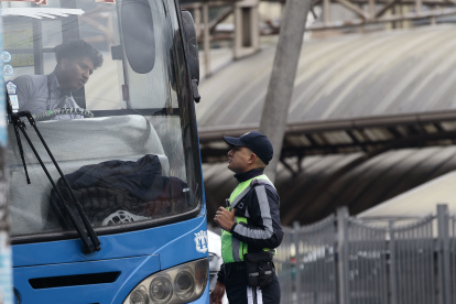 Referencial. Infracción en el Corredor Occidental: bus urbano usa carril exclusivo en Quito