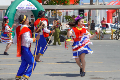 En Salinas, se presentaron danzantes de la Sierra para promocionar el turismo andino.