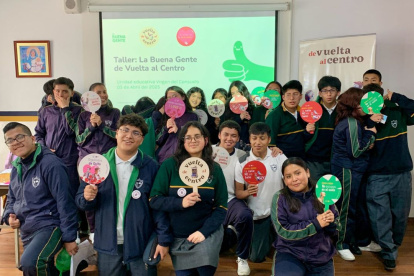 ONG. La Fundación La Buena Gente promueve los valores ciudadanos y trabaja con estudiantes de colegio.