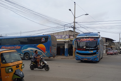 El CRV también realiza revisiones a buses de transporte masivo.