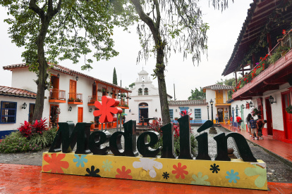 El Pueblito Paisa se encuentra en la zona central de Medellín