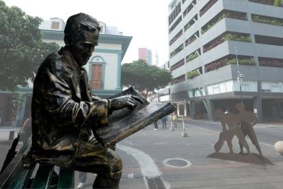 La escultura de José Joaquín de Olmedo será cambiada de ubicación después de una década de su instalación.