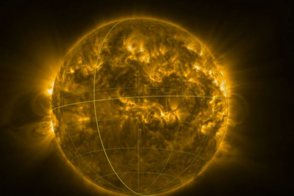 Imagen del Sol en la que se aprecian el ecuador y los polos. Fotografía facilitada por ESA & NASA/Solar Orbiter/EUI Team, D. Berghmans (ROB) & ESA/Royal Observatory of Belgium.