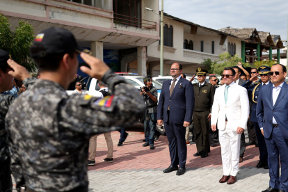 Daniel Noboa ordena el traslado de la Comandancia de la Policía Nacional a Guayaquil.