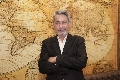 "Manuscrito de una corónica inconclusa", del escritor Raúl Vallejo, novela ganadora del Premio Nacional de Literatura Miguel Riofrío 2024