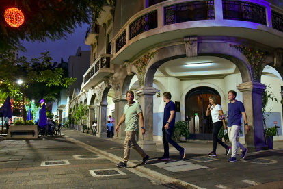 La calle Panamá, durante las noches, recibe a una baja cantidad de visitantes, debido a que la mayoría de sus locales están cerrados. Aún no hay un plan para revitalizarla.