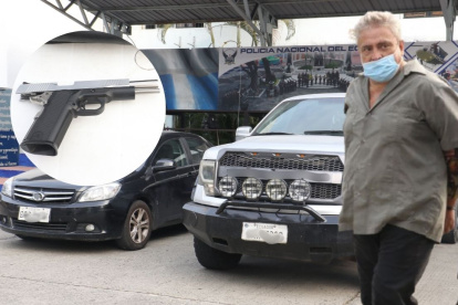 Entre las evidencias están los vehículos en los que el sospechoso huyó y el arma que habría utilizado para atacar a su hermano en Urdesa.