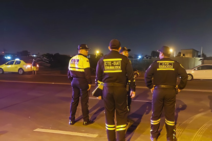 Miembros de la Comisión de Tránsito de Ecuador (CTE) presumen que el cuerpo de Carlos Navarrete fue abandonado en un sitio diferente al que fue atropellado.