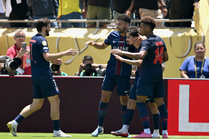 Vitinha (centro-derecha) marcó el 2-0 transitorio en Los Angeles. Abrió el encuentro Fabián Ruiz, mientras que Mayulu y Kang-in Lee sellaron el triunfo.