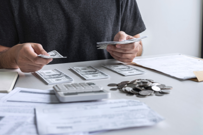 En Ecuador, hasta una deuda pequeña con respaldo documental puede derivar en un embargo de cuentas o salarios.