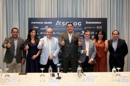 Los representantes de  ASOLOG durante la rueda de prensa.