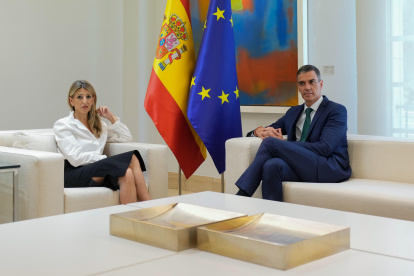 El presidente del Gobierno español, el socialista, Pedro Sánchez, y la vicepresidenta segunda, la izquierdista Yolanda Díaz.