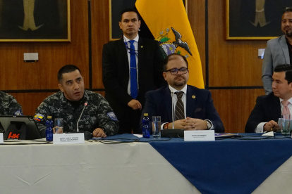 El presidente de la Comisión de Fiscalización, Ferdinand Álvarez, dijo que luego de convocar al ministro del Interior, John Reimberg, llamará al de Defensa, Gian Carlo Loffredo.