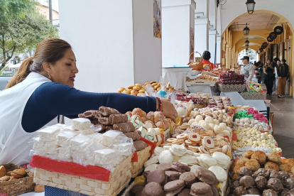 Los puestos de los tradicionales dulces se colocarán en los alrededores del Parque Calderón desde este jueves, 19 de junio de 2025.