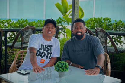 Christian Cueva (i) entrenará en Guayaquil de la mano del preparador físico José Brito Quiñónez.