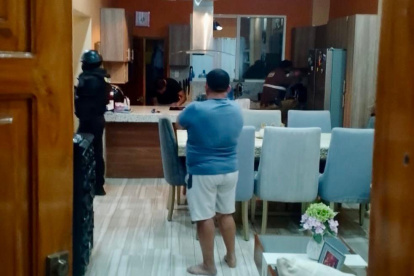 Los operativos se realizaron de forma simultánea en oficinas y domicilios de funcionarios judiciales