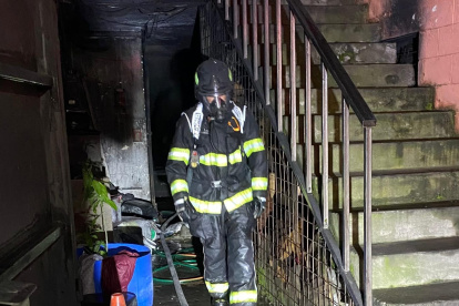 13 efectivos del Cuerpo de Bomberos y seis unidades entre vehículos de emergencia llegaron al lugar.