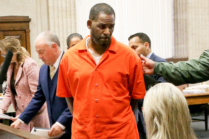 R. Kelly luego de la audiencia en el Tribunal Penal de Leighton, el 17 de septiembre de 2019 en Chicago, Illinois.