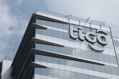 Transición en marcha: Movistar cede su espacio a Tigo en el mercado ecuatoriano.